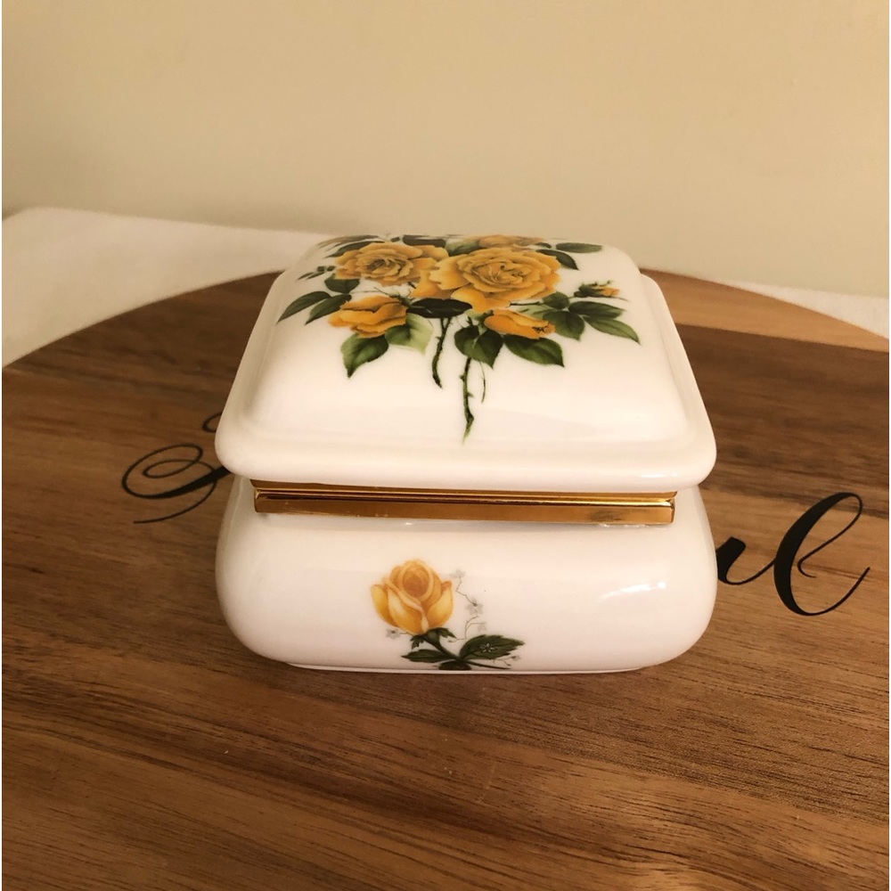 Sweet Little Trinket Box Flower Musical Porcelain
